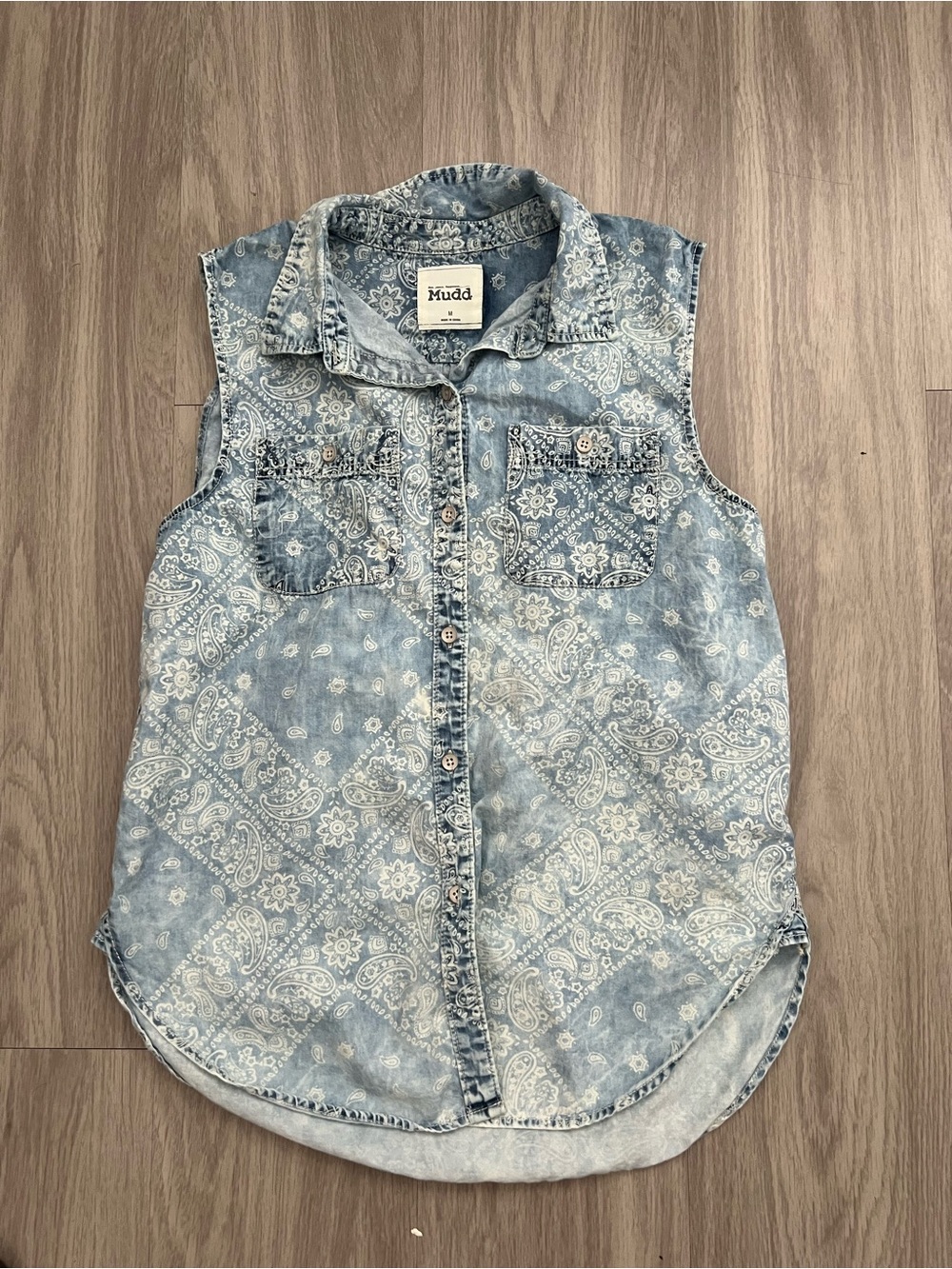 Mudd Paisley Denim Sleeveless Button Up Shirt Boho Western Festival Top Medium